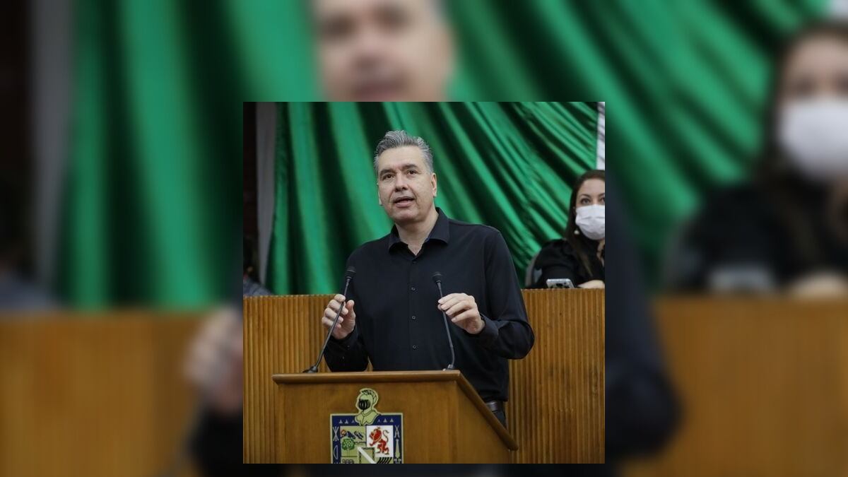 El morenista señaló que la lentitud y la burocracia en el otorgamiento de permisos provoca que se opere en la clandestinidad.