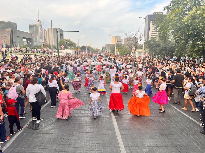 Más de 70 mil personas salieron a las calles.