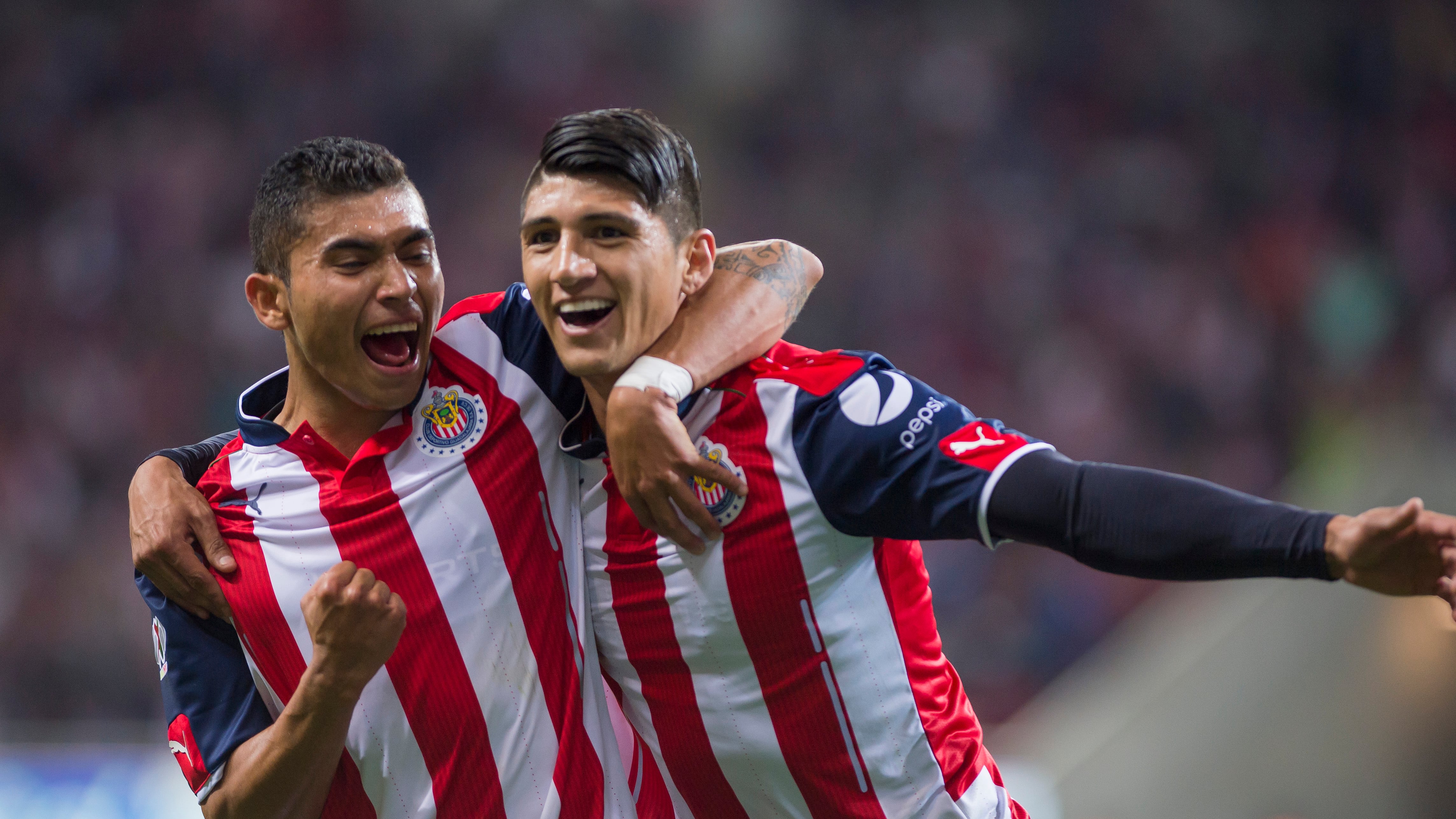 Orbelín Pineda y Alan Pulido fueron campeones con Chivas en el Clausura 2017.