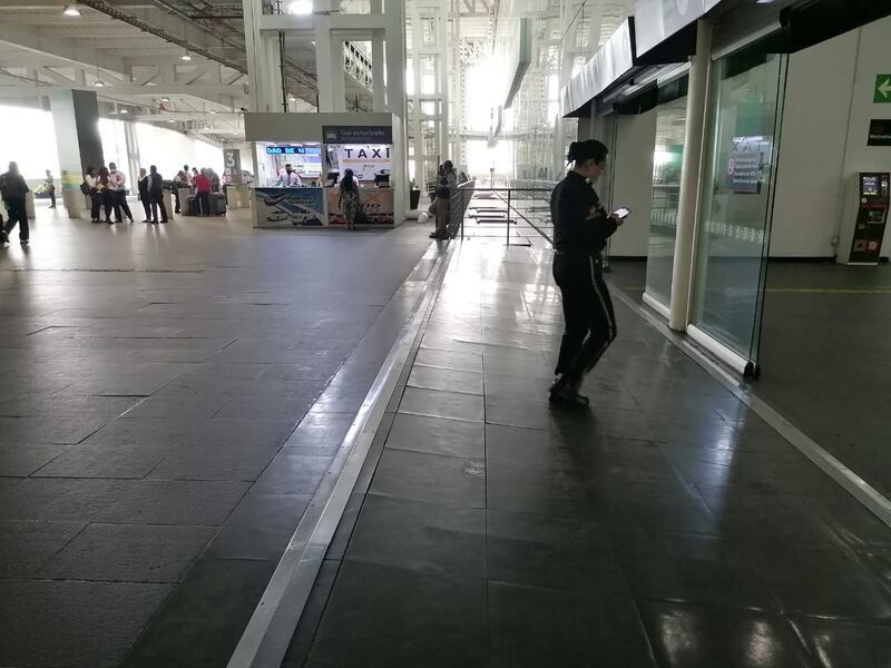 Hundimientos y vida cotidiana en la Terminal 2 del Aeropuerto Internacional de la Ciudad de México