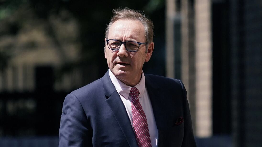 Después de más de 12 horas de deliberación, el tribunal londinense pronunció su veredicto a su favor.