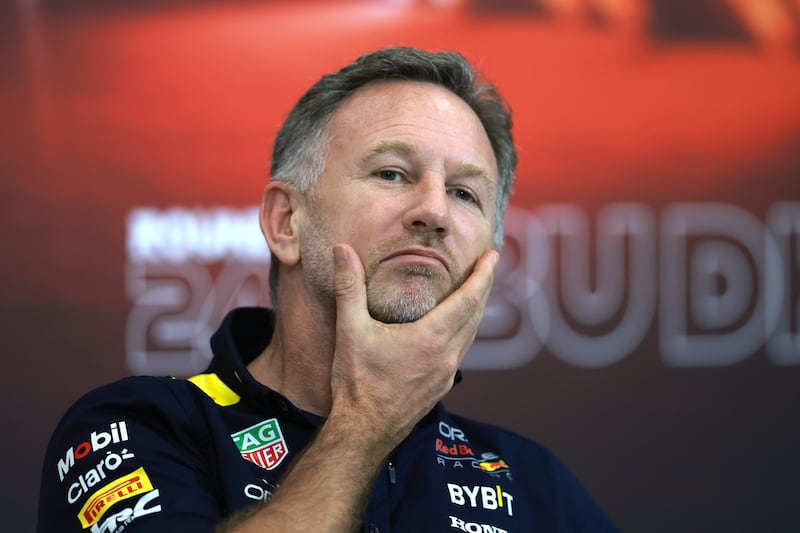 Christian Horner lanza dardo a Checo Pérez