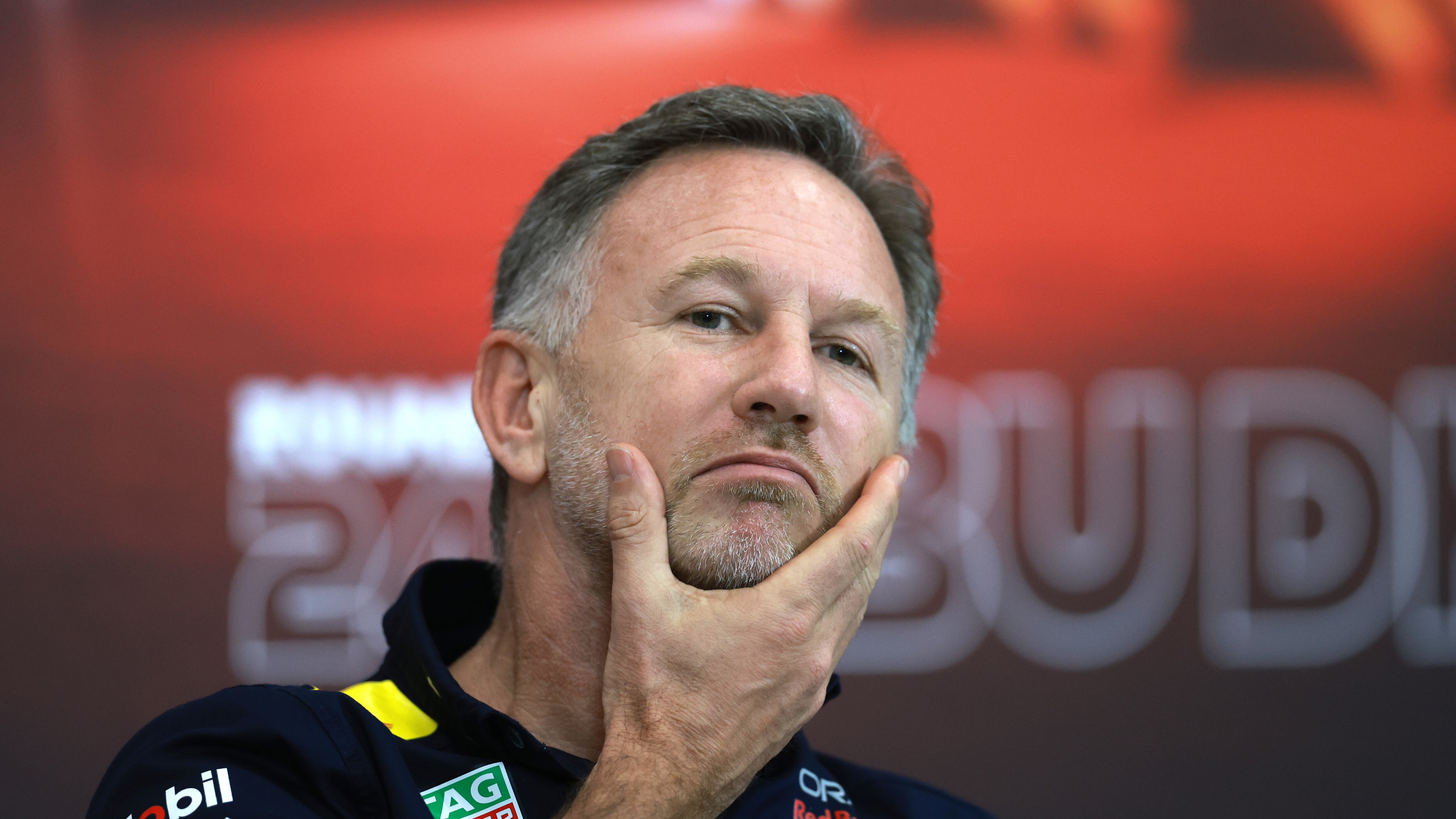 Christian Horner lanza dardo a Checo Pérez