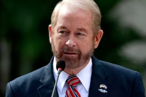 Embajador de EE.UU. advierte que politizar lucha contra cárteles debilita cooperación con México