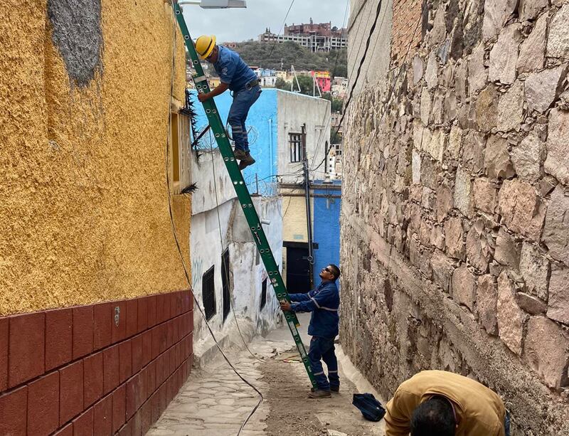 Los cableados son revisados para evitar accidentes.