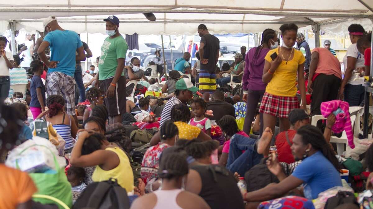 Migrantes haitianos acampan en albergues de Monterrey