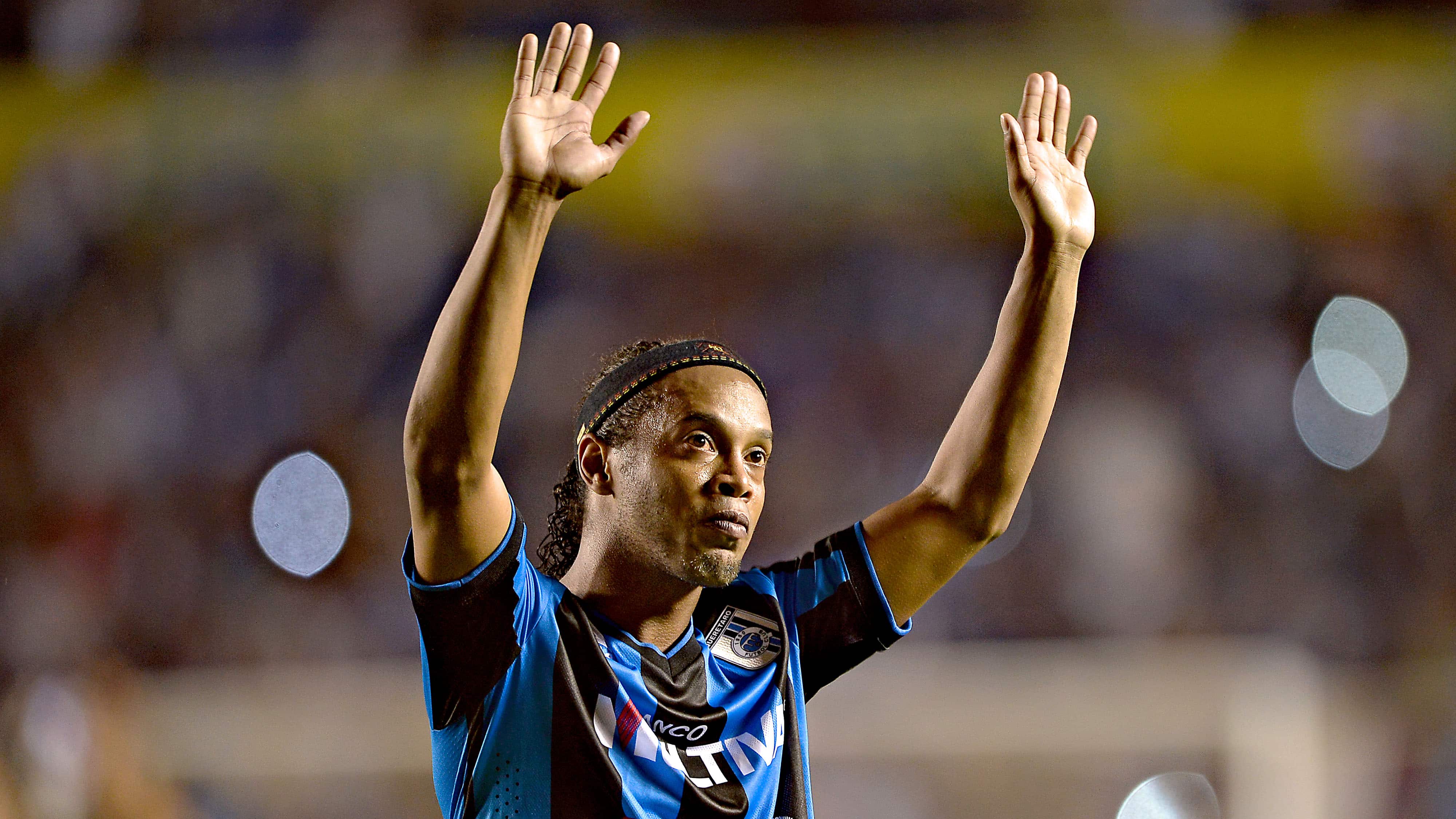 Ronaldinho jugó erca de un año en Querétaro.