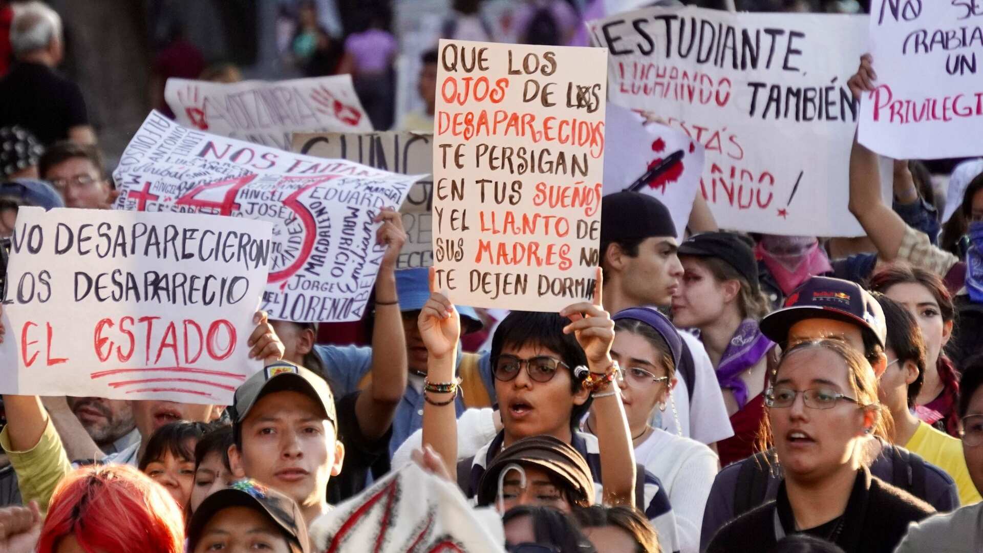 Manifestación en el marco de los nueve años de la desaparición de los 43 estudiantes de la Normal Rural de Ayotzinapa.