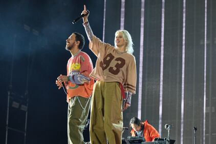 Con la convicción de empezar una nueva etapa a nivel profesional y con el objetivo de reconquistar a sus fanáticos, Linkin Park hizo oficial su visita a México con su presentación en el Estadio GNP Seguros, recinto que fue testigo de temas como "Hybrid Theory”, “Meteora”, "The Emptiness Machine” y "Burn It Down”, los cuales fueron ovacionados por la interpretación de Emily Armostrong, la nueva vocalista de la agrupación, quien no dejó de agradecer el apoyo del público mexicano.