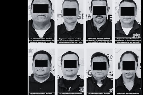 Detienen a 8 policías municipales por presuntos vínculos con el CJNG en Manzanillo