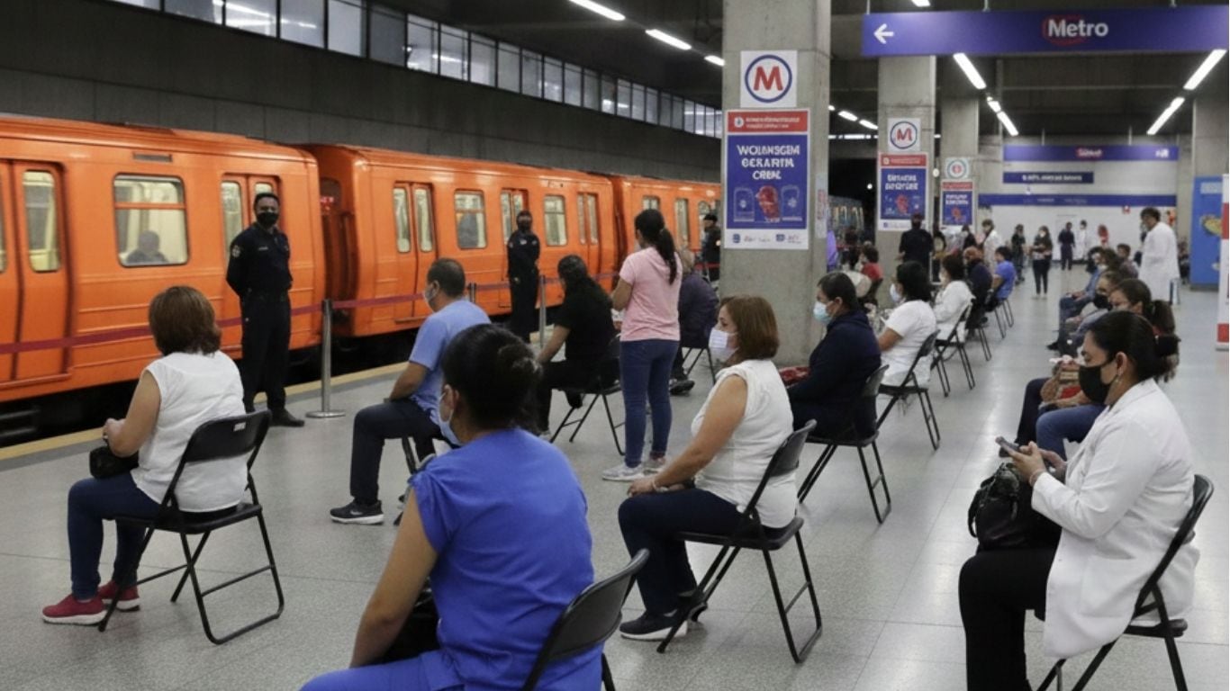 Vacunación en el Metro de la CDMX