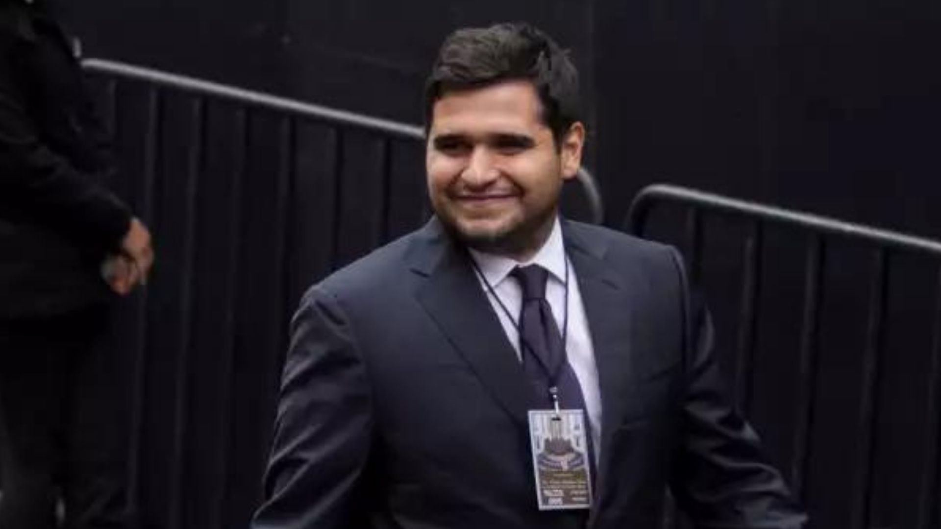 Héctor Saúl Téllez explicó que si un particular ejerce presión sobre una autoridad gubernamental para obtener contratos indebidos, claramente podría estar configurando tráfico de influencias.