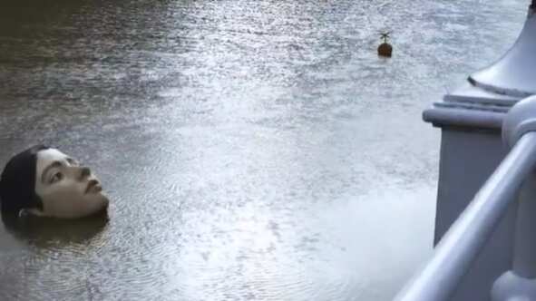 'Bihar' que significa 'Mañana' en vasco, se encuentra bajo el puente Zubi Zuri de la Ría de Bilbao en España.