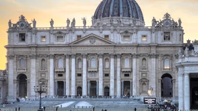 En la audiencia general de la Sala Pablo VI, pidió rezar por todos los pueblos que sufren guerras.