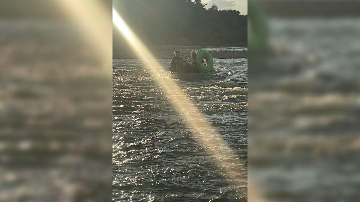 El vehículo quedó atrapado por la corriente del Río San Juan.