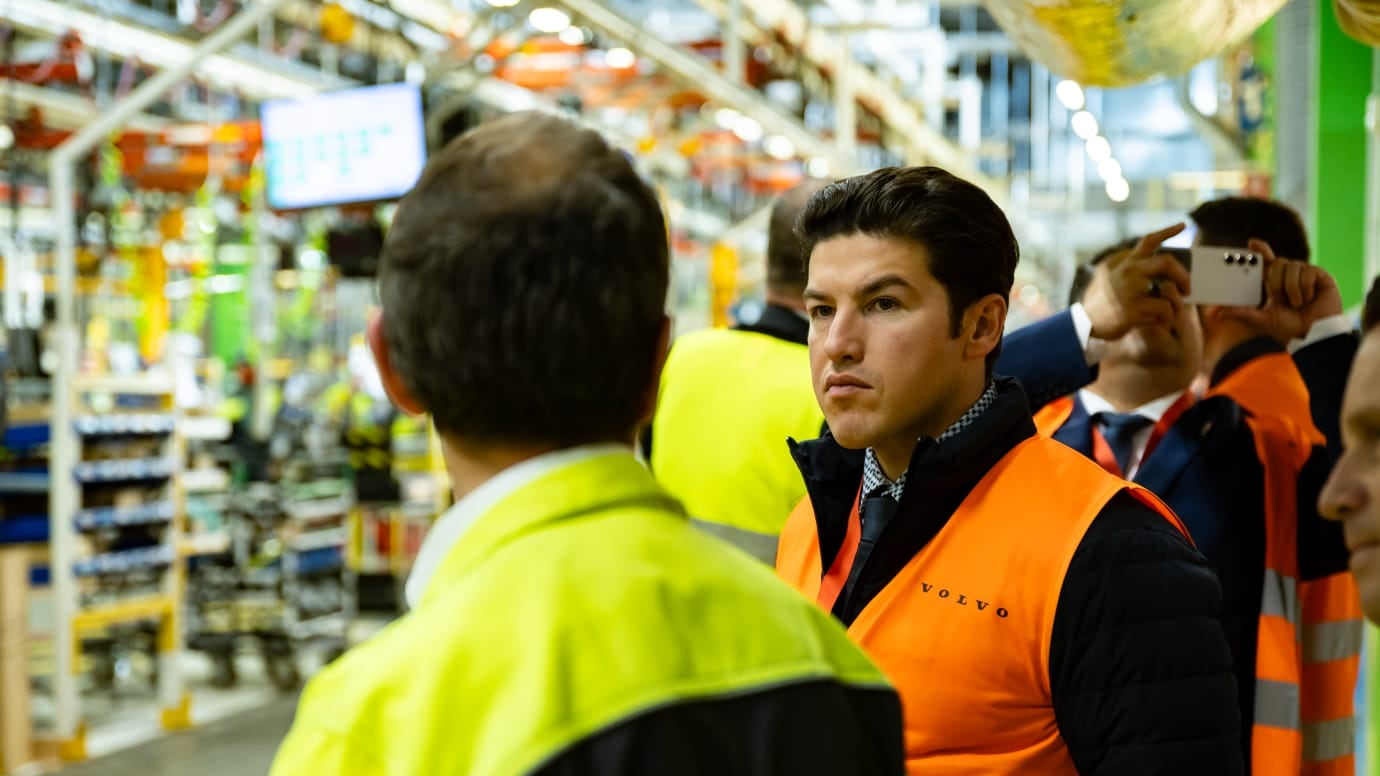 El ejecutivo estatal señaló que si todo sale bien en el verano de 2026 salen los primeros camiones producidos en NL.