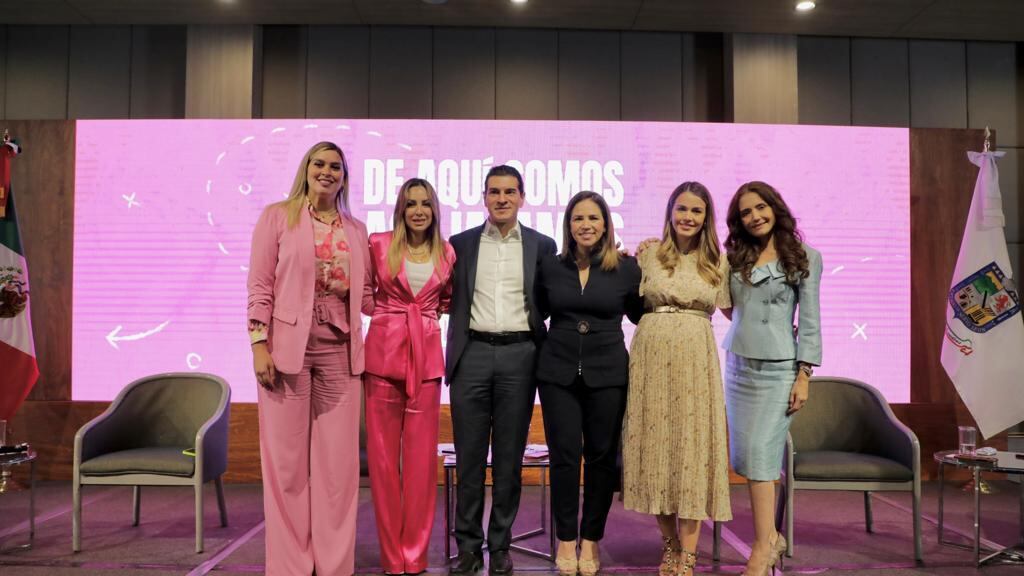 Al informe asistieron personalidades como el expresidente municipal de Monterrey, Adrián de la Garza.