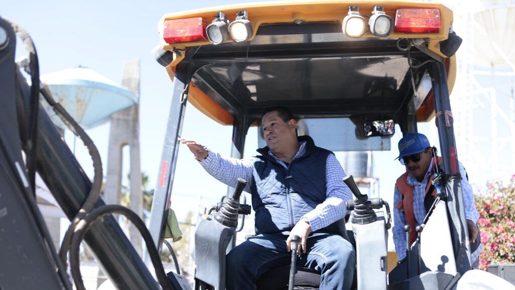 Además, se entregaron diversos apoyos a la población.