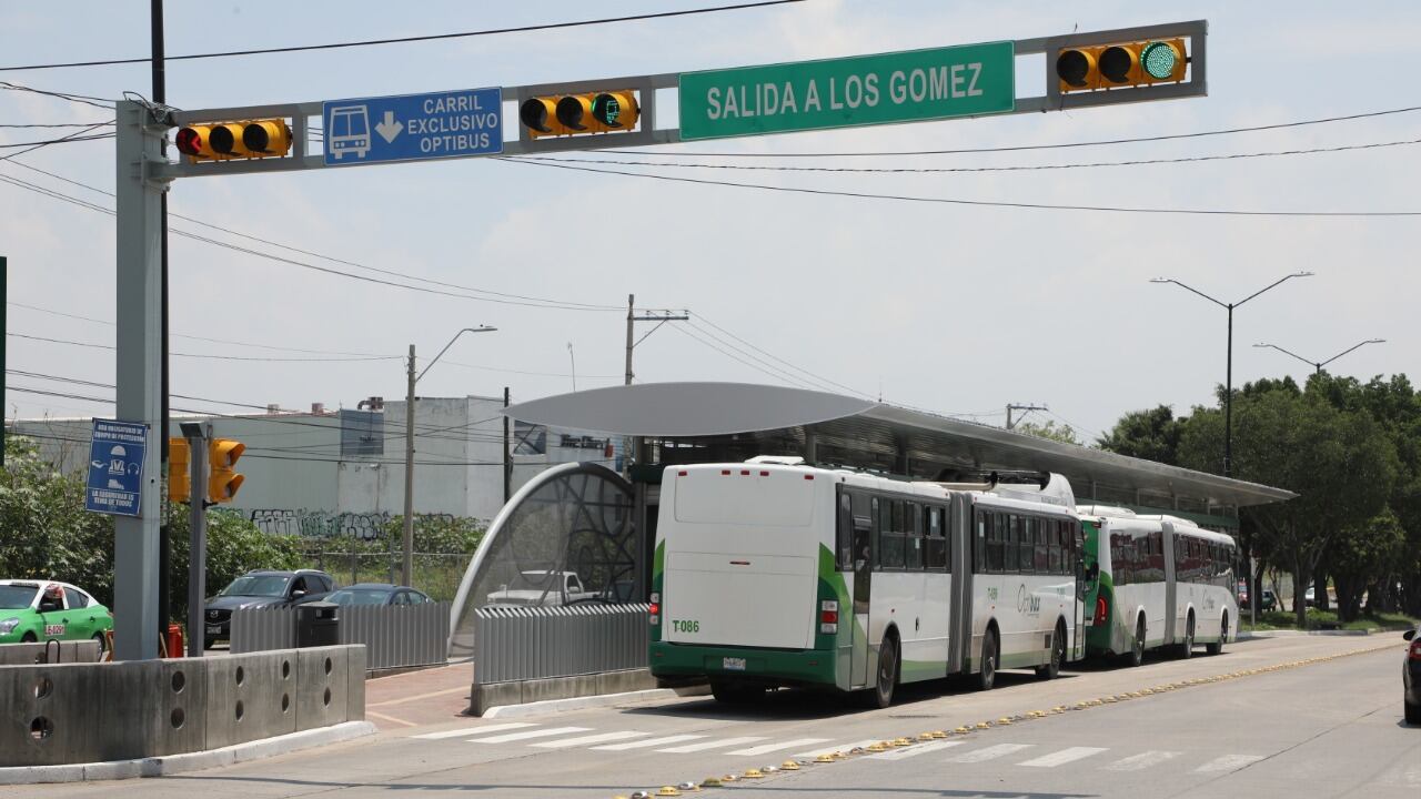 Concesionarios van por aumento de en el costo de transporte público en León.