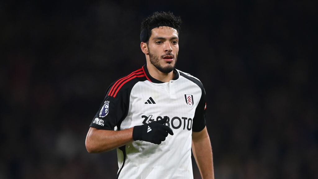 Raúl Jiménez fue titular con el Fulham.