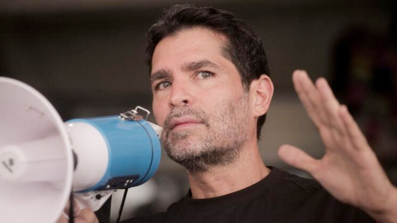 El actor y política explotó tras los rumores de romance con Ricky Martin