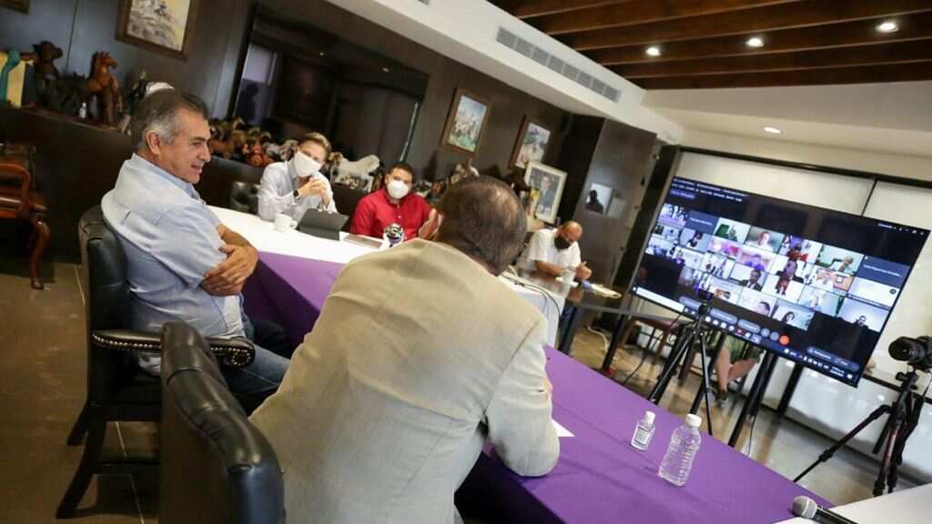 El Bronco busca se vacune en centros de trabajo