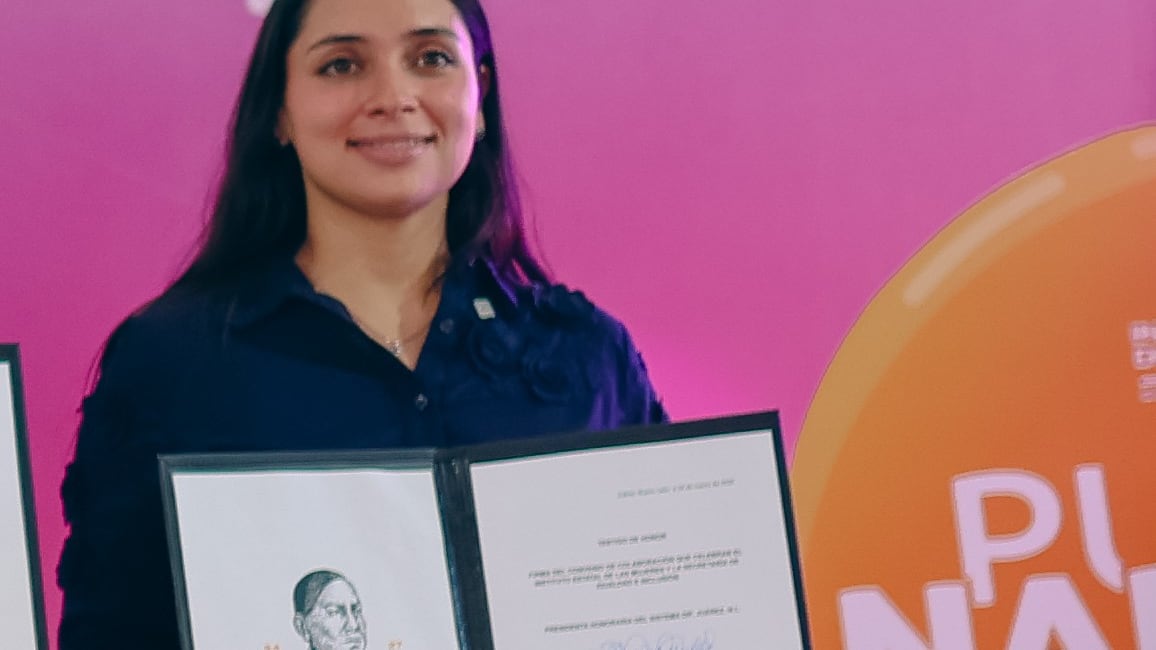 Mónica Marisela Oyervides Acosta es esposa del alcalde con licencia Félix Arrtia.