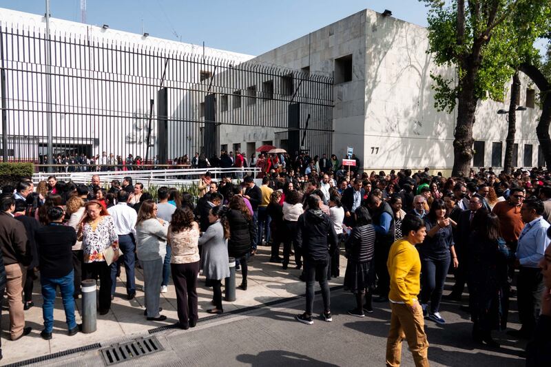 Personal de Sistema de Administración Tributaria (SAT) fueron desalojados de las oficinas ubicadas en avenida Hidalgo, en el Centro Histórico. Según datos del Sismológico Nacional, el epicentro tuvo lugar en la alcaldía Álvaro Obregón.