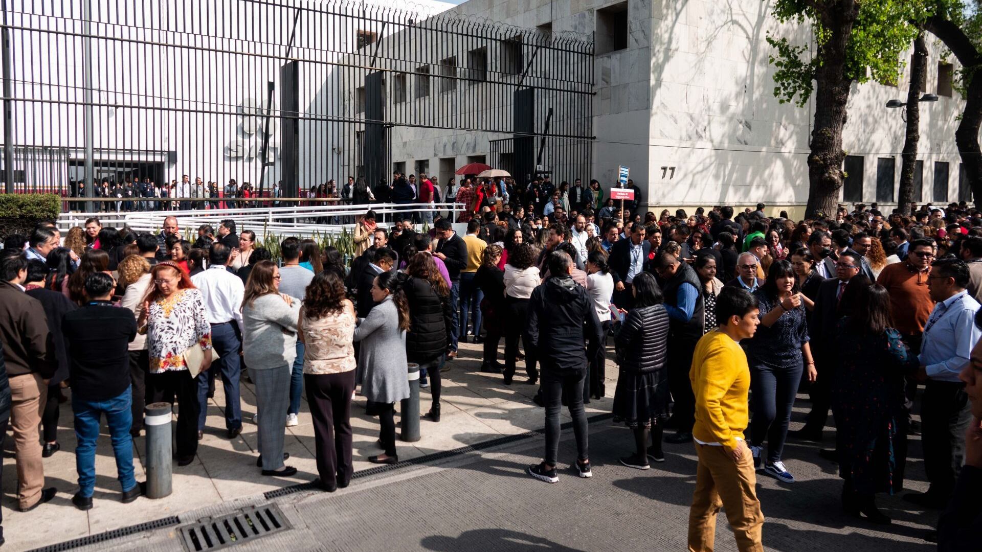 Personal de Sistema de Administración Tributaria (SAT) fueron desalojados de las oficinas ubicadas en avenida Hidalgo, en el Centro Histórico. Según datos del Sismológico Nacional, el epicentro tuvo lugar en la alcaldía Álvaro Obregón.