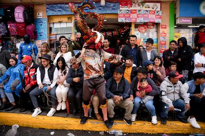 Diablos salen a la calle en Ecuador para dar la bienvenida a 2024