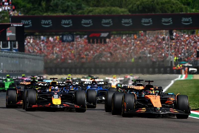 McLaren sigue dominando el campeonato de constructores.