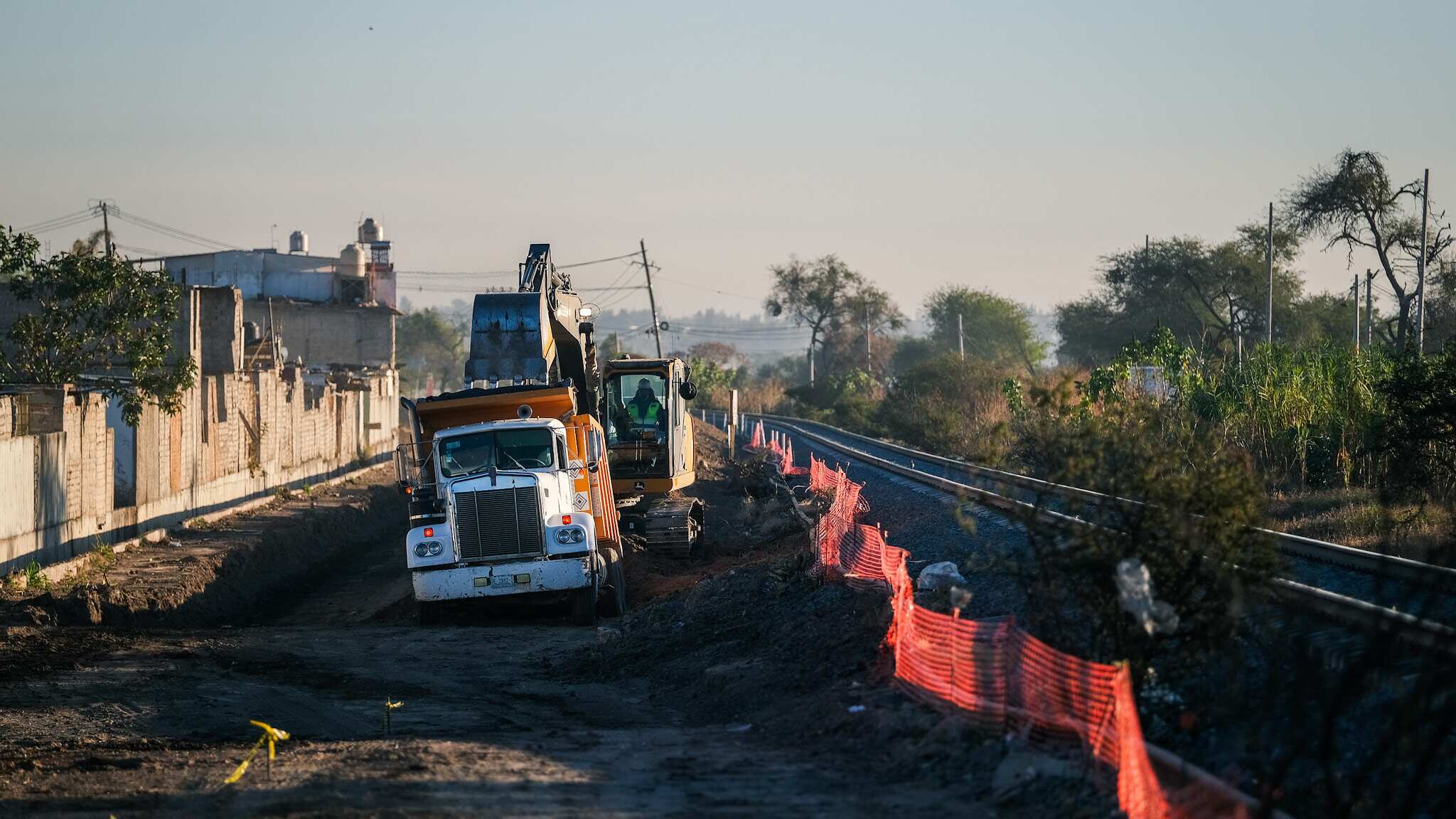 Las autoridades afirman que ya se trabaja en la nivelación de las estaciones.