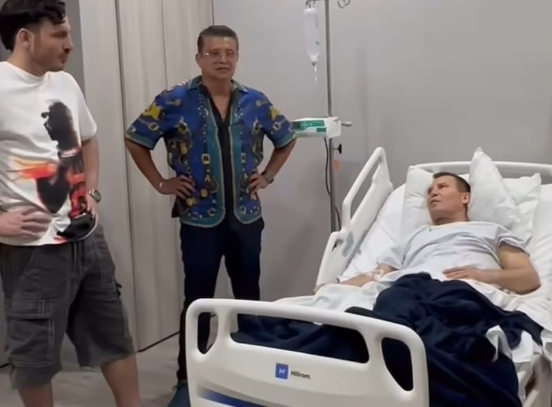 Julio César Chávez fue operado por una piedra en los riñones.