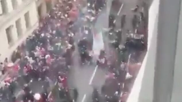 Atropellaron a aficionados del Liverpool.