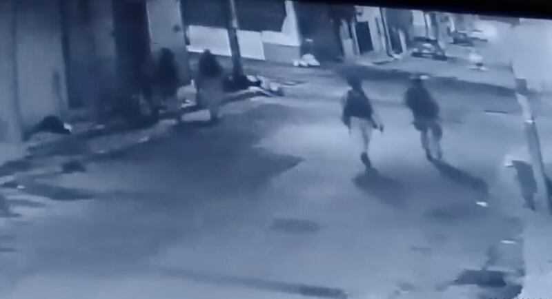 Fue grabada llegando minutos antes del ataque a una vecindad donde murieron seis personas.