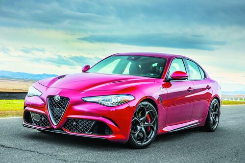 Alfa Romeo presume sus autos en pista