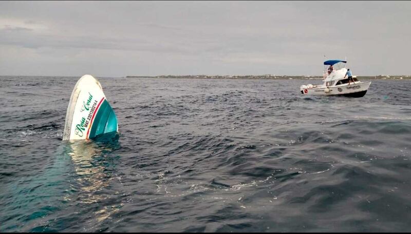 Embarrcación hundida en Cancún