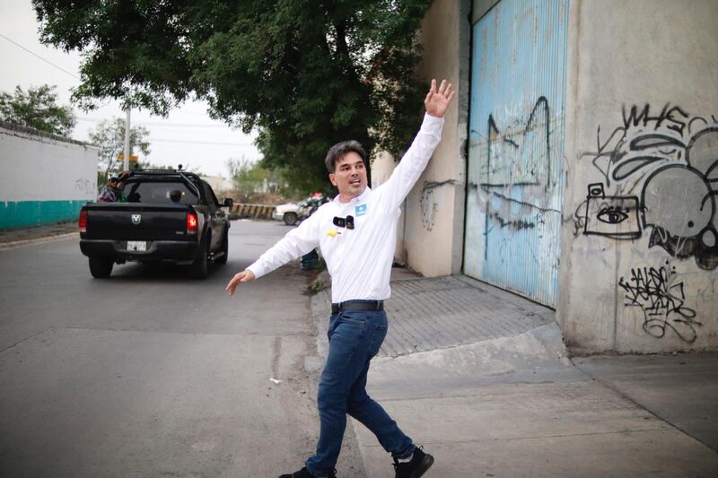 Patricio Zambrano no respondió a la invitación.