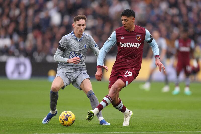 Edson Álvarez es el motor en el medio campo del West Ham.