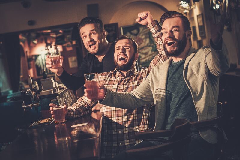 Restaurantes y bares para ver el Super Bowl 2024.