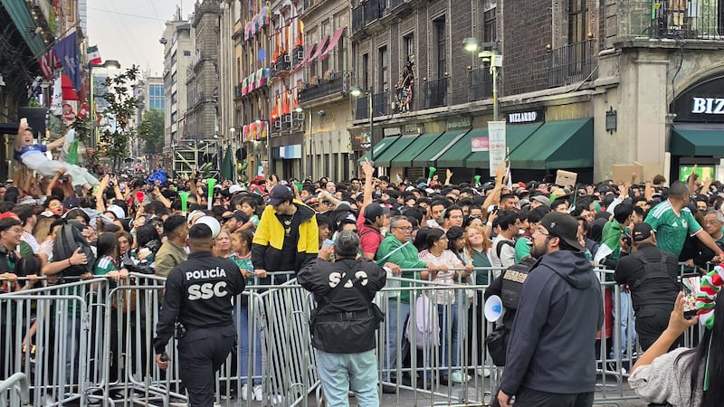 ¡Zócalo rebasado! Fan Fest alcanza el lleno total por el México vs Corea del Sur