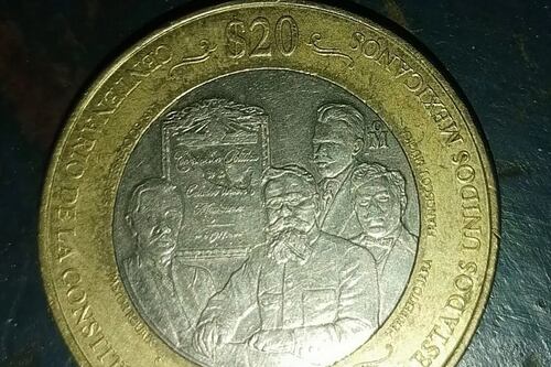 Moneda conmemorativa de la promulgación de la Constitución Mexicana en venta por 25 mil pesos