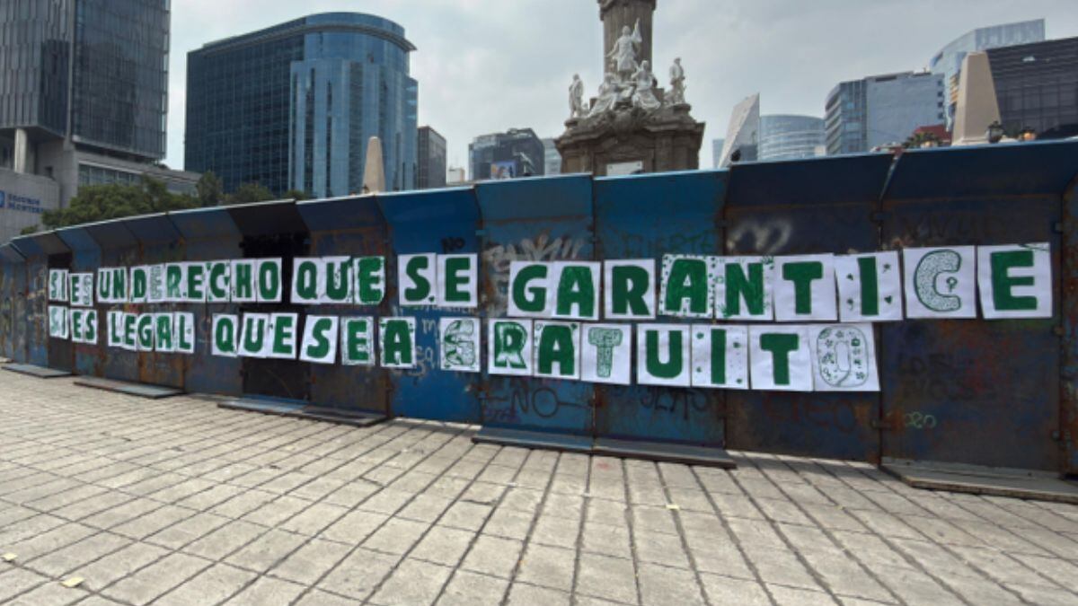 Durante el recorrido se escucharon consignas que exigieron igualdad, justicia y la eliminación de la criminalización del aborto