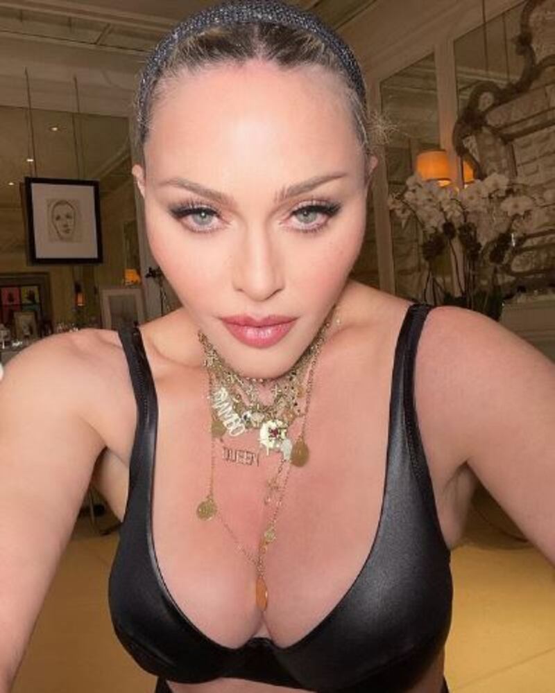 Madonna presume su cutis de porcelana a sus 62 años