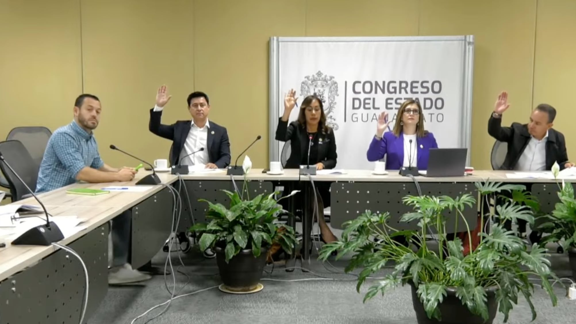 Integrada en su mayoría por panistas, aprobaron las propuestas del gobernador.