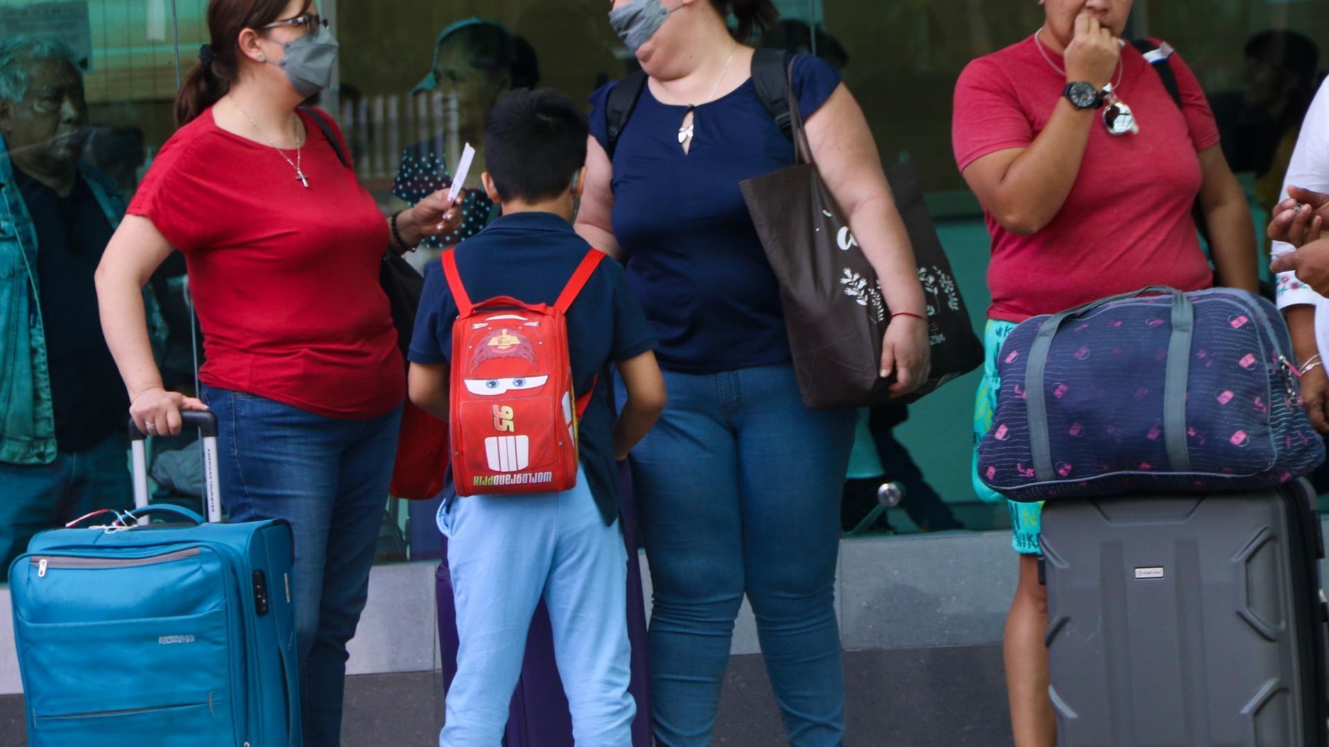 ¿Cuánto dinero en efectivo se puede llevar en vuelo al extranjero?