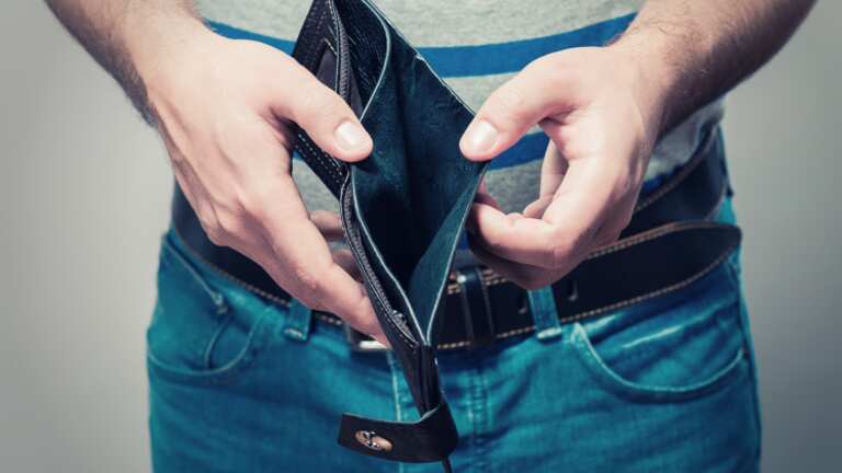 Para salir de las deudas se debe analizar una por una.