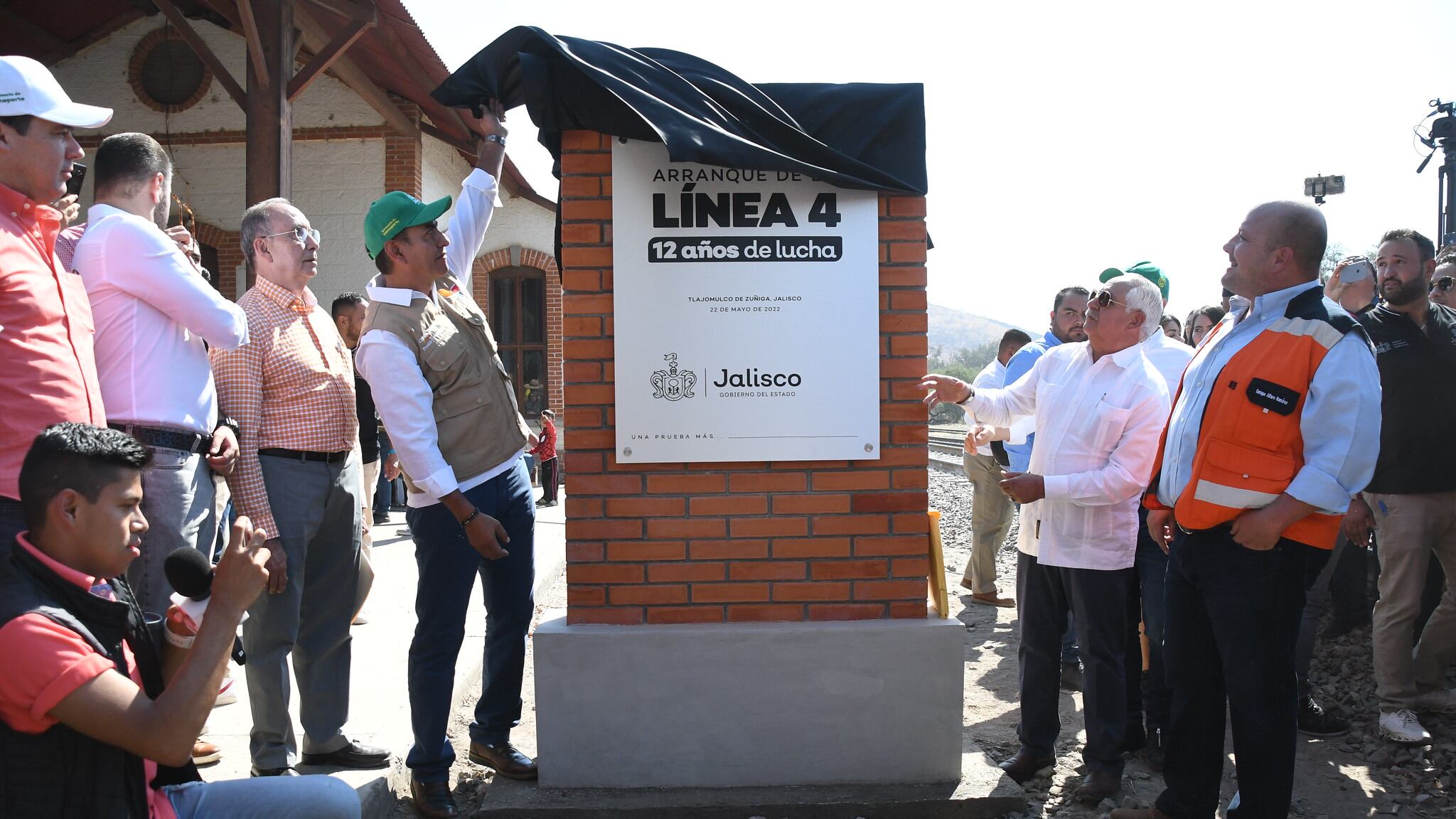 Desde 2012 se lanzó el proyecto de la Línea a Tlajomulco, pero gobiernos previos le dieron mayor peso a la actual Línea 3 que recorre de Zapopan a Tlaquepaque, pasando por Guadalajara.