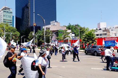 Manifestación paraliza Reforma e Insurgentes; Metrobús reporta cierres y desvíos