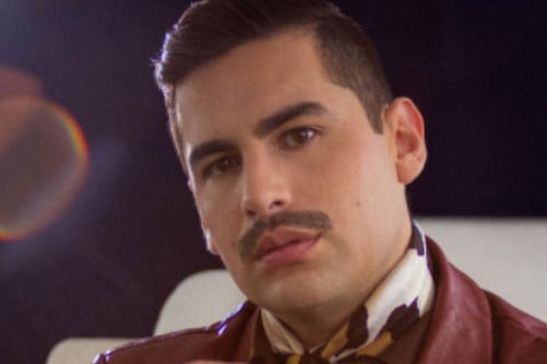 Edwin rinde homenaje al Rock and Roll con el lanzamiento de “Feliz”